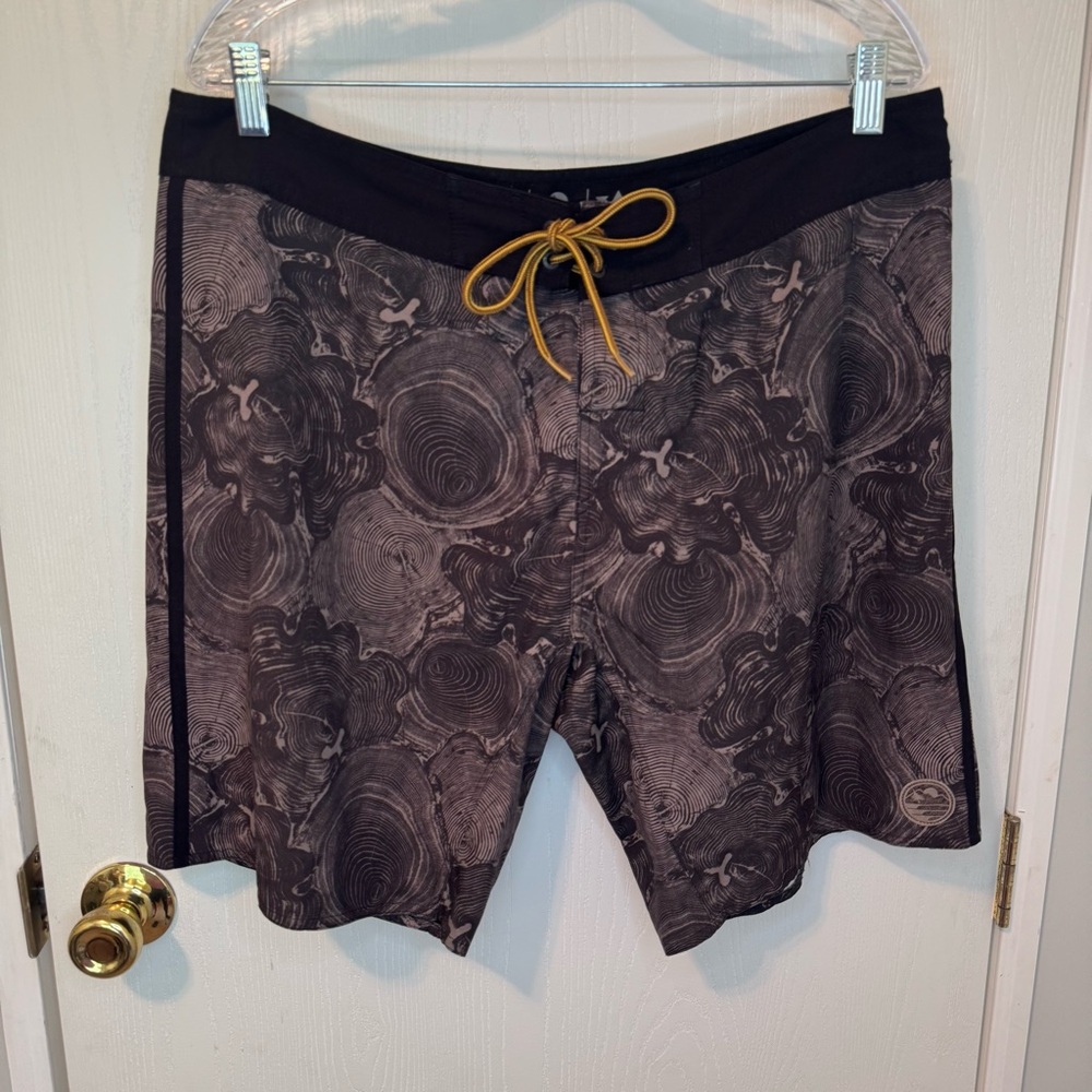 Men's Black and Brown Wood Grain Pattern Swim Shorts HippyTree Size 36